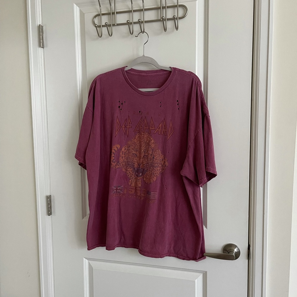 Distressed Def Leopard T